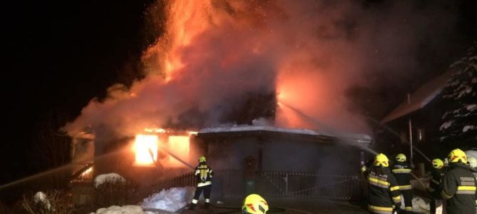 Brand vernichtet Wohnhaus in Oberaichwald