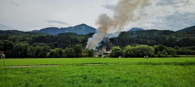 Wirtschaftsgebäudebrand in Kamering