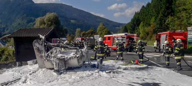 Wohnwagenbrand Treffen Wohnwagenbrand Treffen