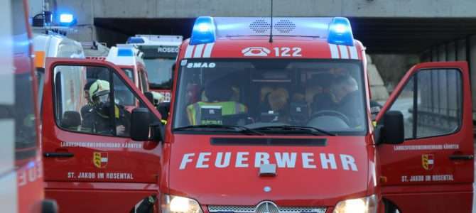 Schwerer Verkehrsunfall auf der B100 bei Kellerberg Schwerer Verkehrsunfall auf der B100 bei Kellerberg