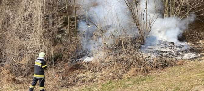 Beginnender Waldbrand in Stöcklweingarten