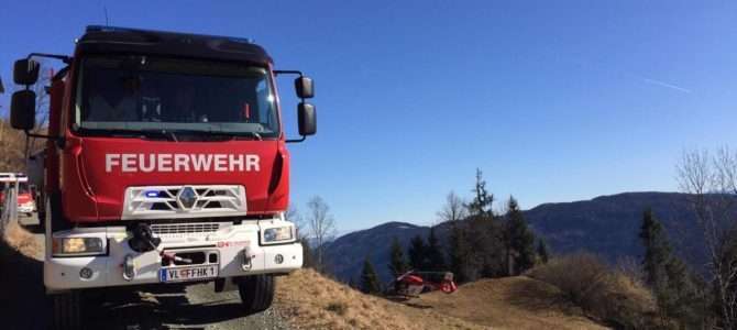 Technischer Einsatz nach Kippen einer Arbeitsmaschine