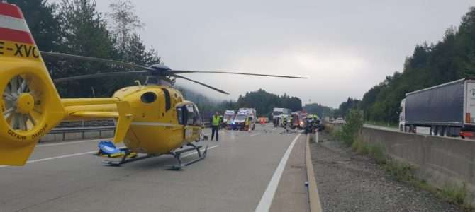 Schwerer VU mit eingeklemmter Person auf der A2