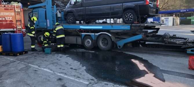 Treibstoffaustritt bei LKW Treibstoffaustritt bei LKW