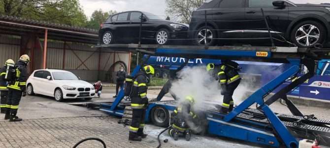 PKW – Brand bei Tankstelle
