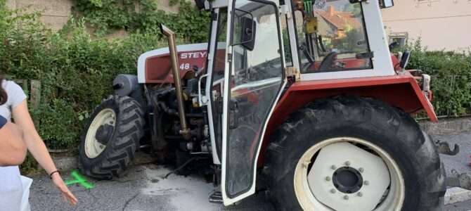 Traktor gegen Auto