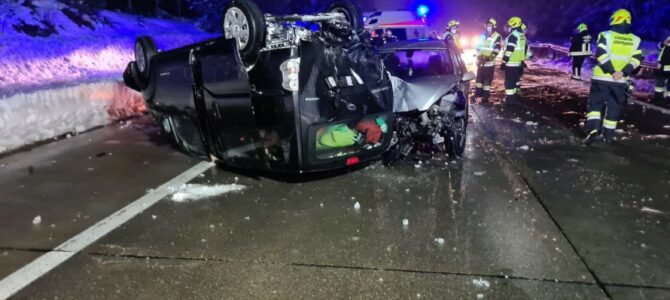 Verkehrsunfall mit E-Fahrzeug auf der A2 Südautobahn