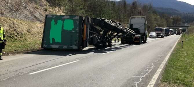 LKW – Unfall auf der B111 LKW – Unfall auf der B111