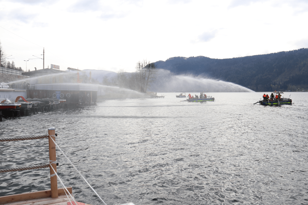 Gemeinschaftsübung Feuerwehr und Wasserrettung am Ossiacher See