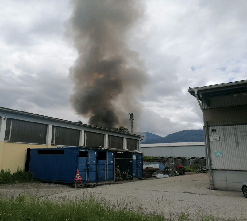 Brand Lagerhalle in Villach