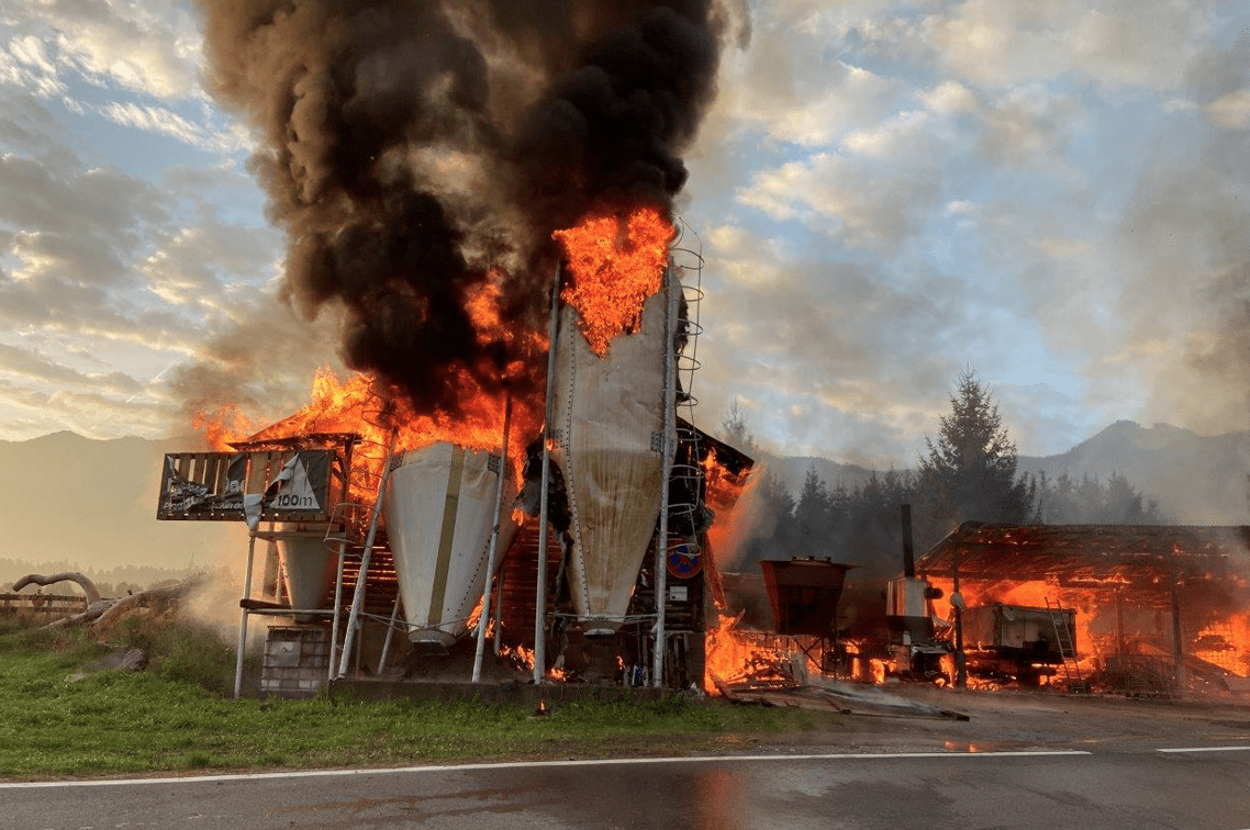 Lagerhallenbrand in Hart (Marktgemeinde Arnoldstein)