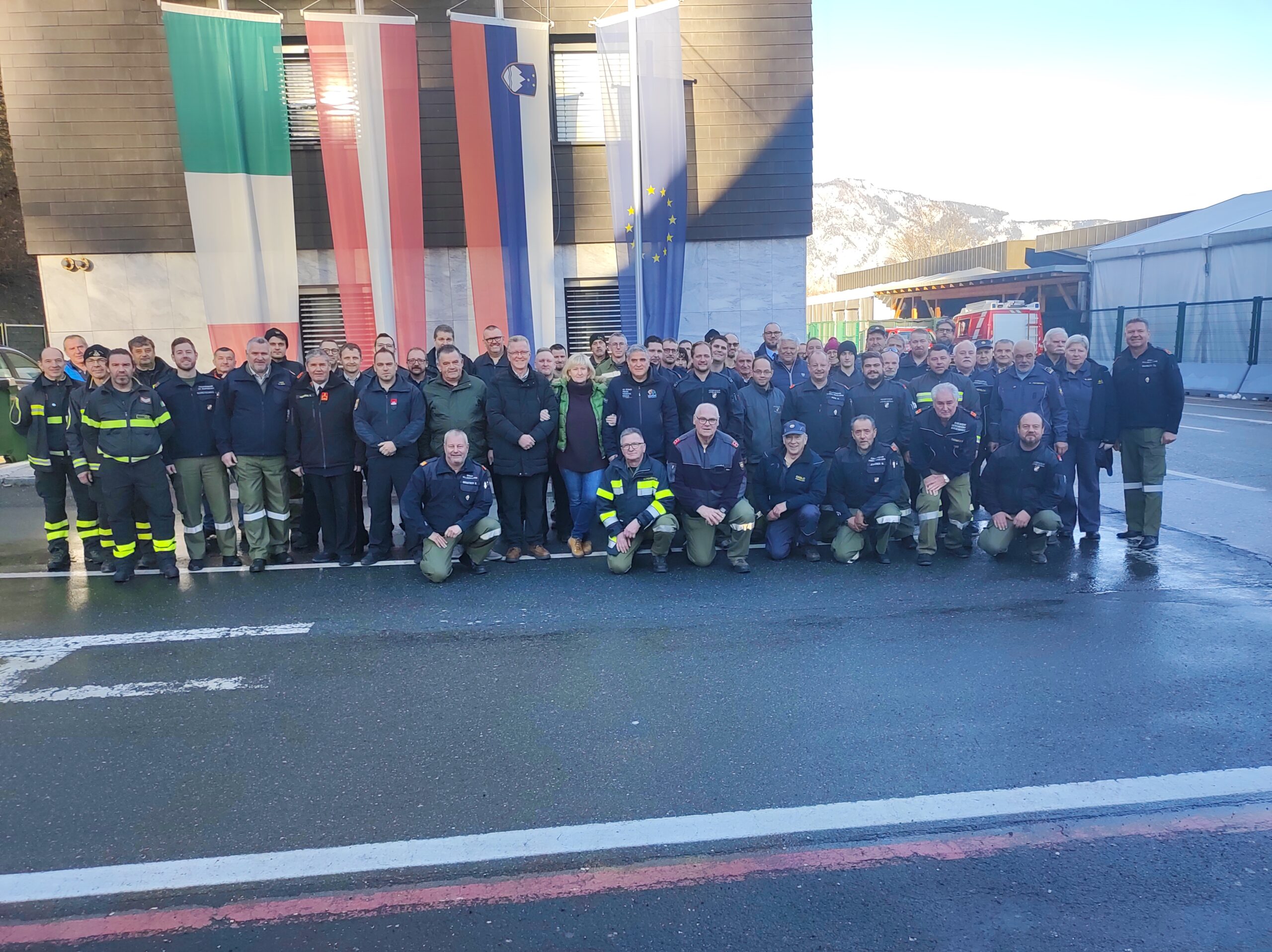 Drei-Länder-Treffen der Feuerwehrkameradinnen und Kameraden in Thörl-Maglern