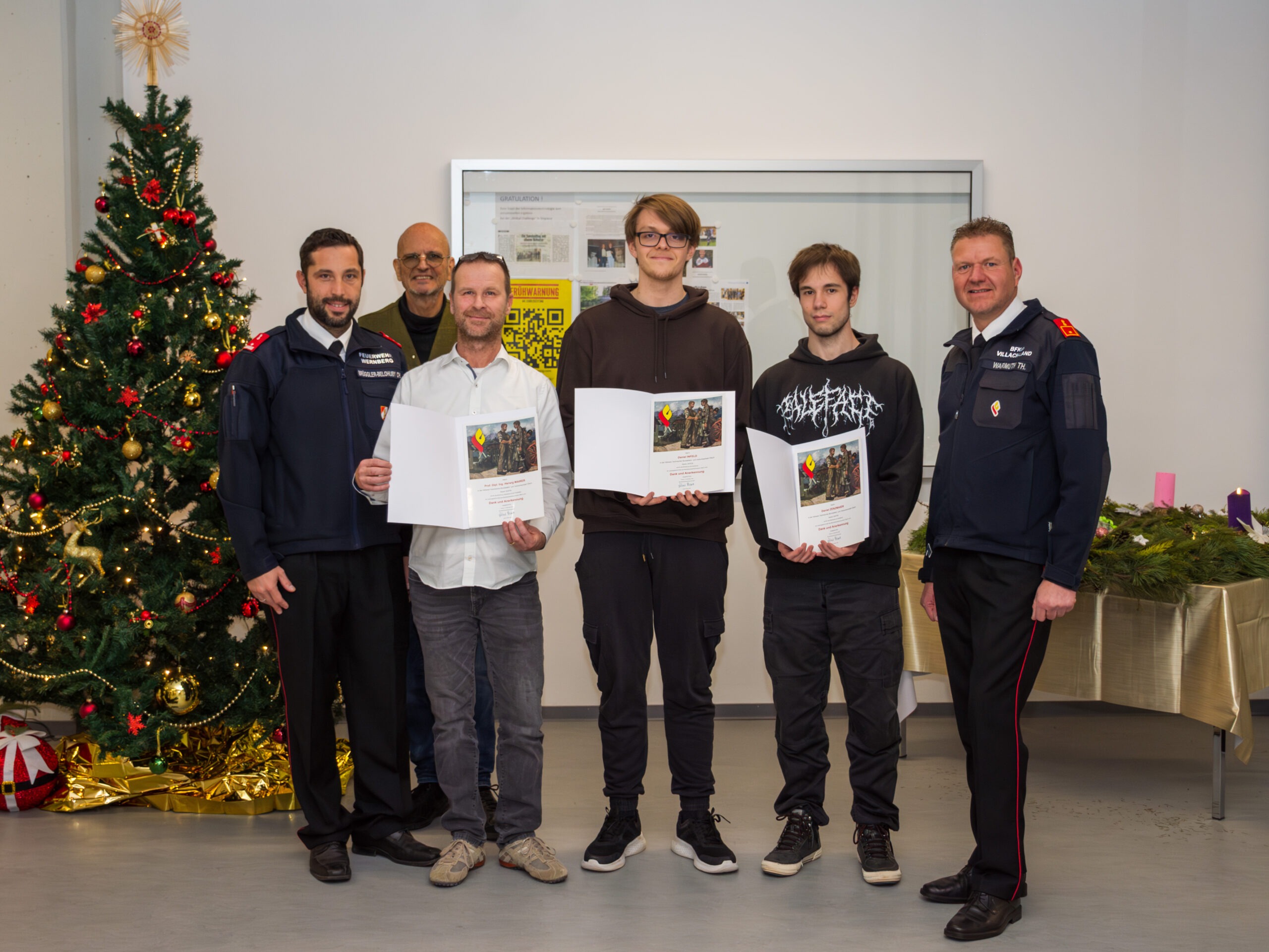 Das ÖA-Team des BFKdo besucht die höhere technische Lehr- und Versuchsanstalt (HTL) in Villach.