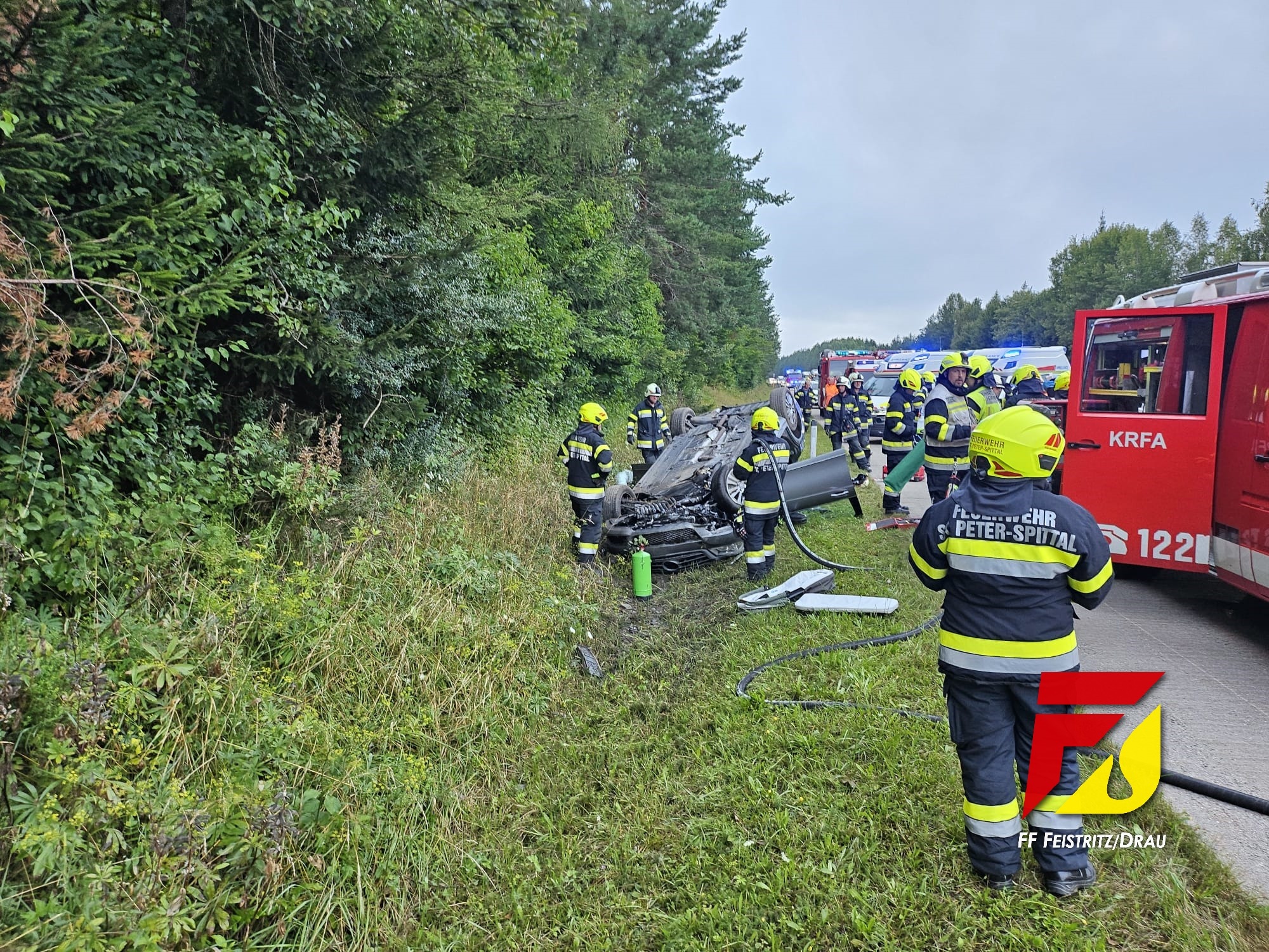 Eltern und Kleinkind bei Verkehrsunfall auf der A10 verletzt