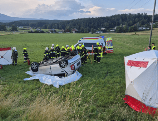 Reibungsloses Zusammenspiel bei Großübung: Feuerwehren, ASB und Rettungshundebrigade proben den Ernstfall in Föderlach Reibungsloses Zusammenspiel bei Großübung: Feuerwehren, ASB und Rettungshundebrigade proben den Ernstfall in Föderlach