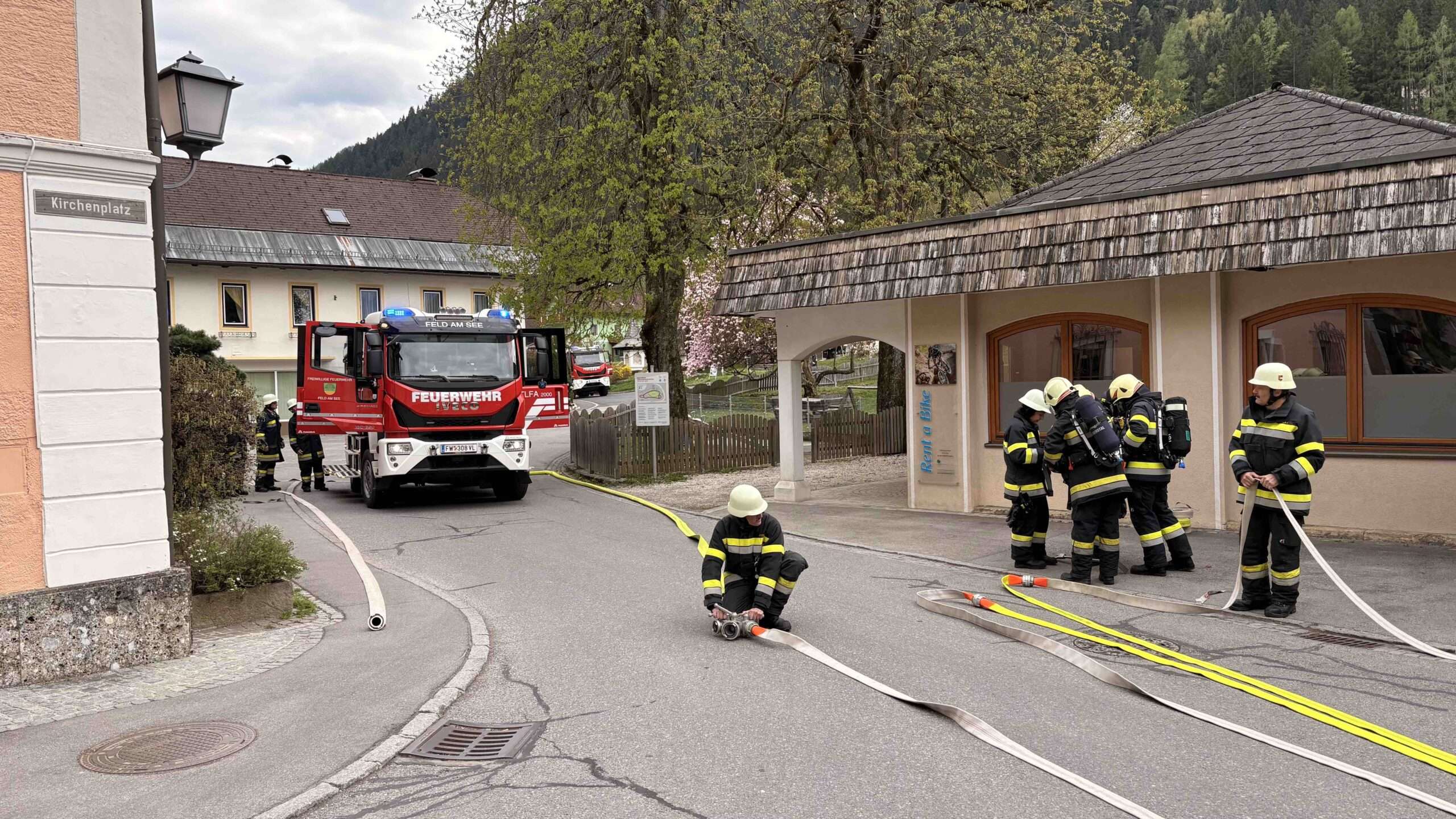 Großübung im Ortszentrum von Feld am See