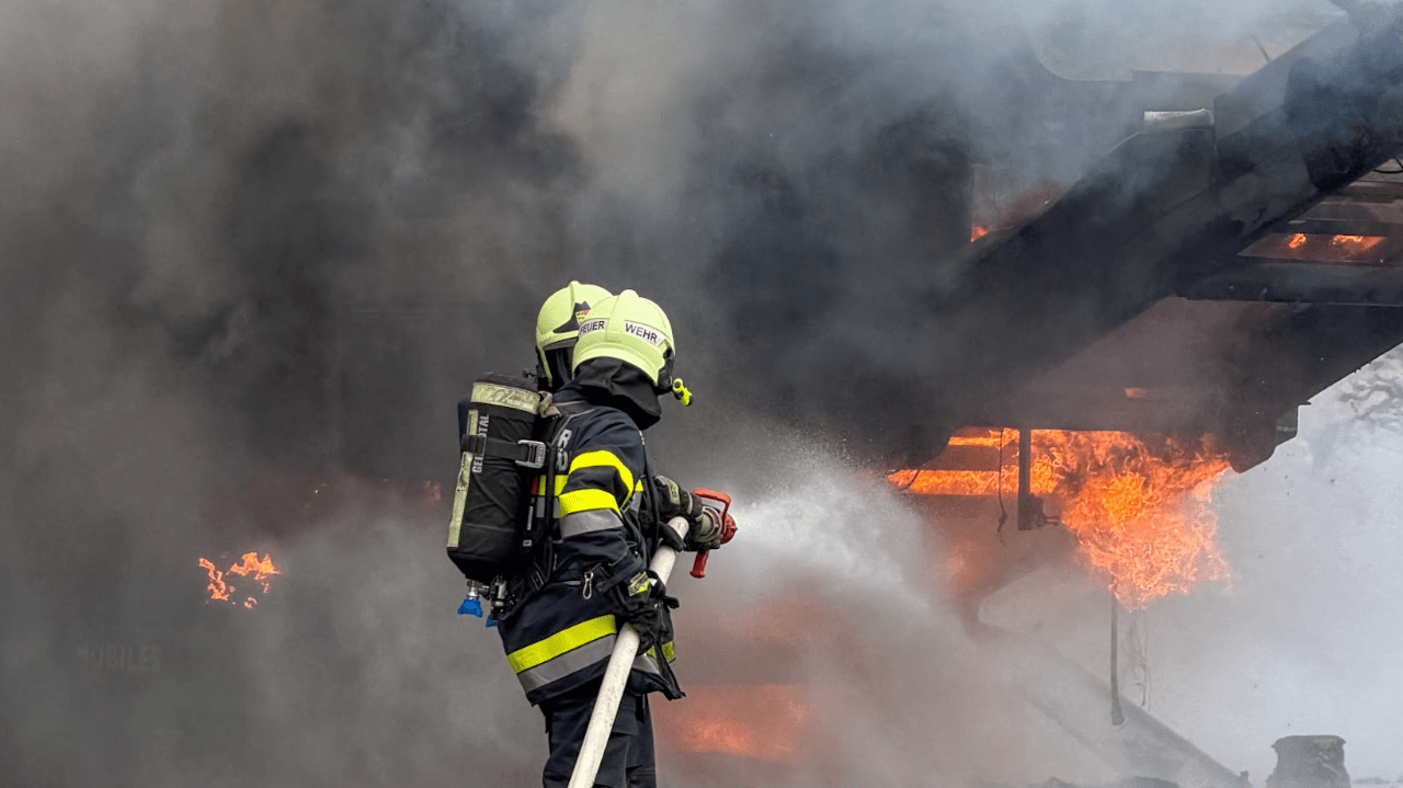 Steinbrecher im Krastal in Vollbrand – Vier Feuerwehren im Löscheinsatz