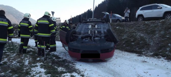 Verkehrsunfall im Kreisverkehr Töplitsch