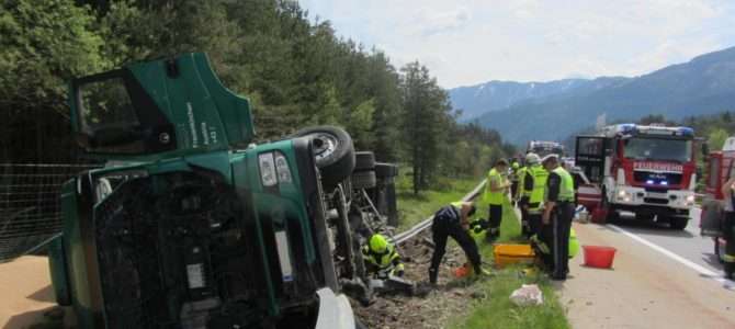 LKW-Unfall auf der A2 auf Höhe Bärenbrücke