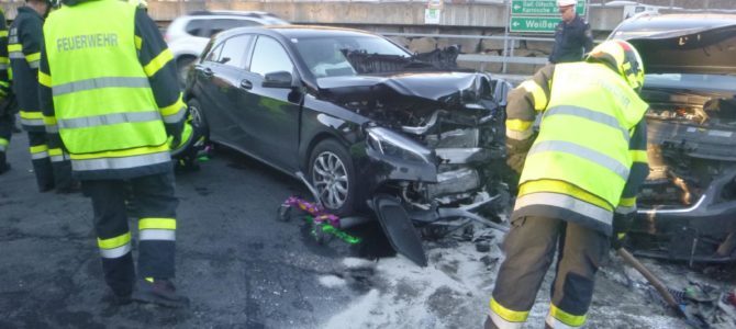 Verkehrsunfall B83, Höhe Autobahnabfahrt